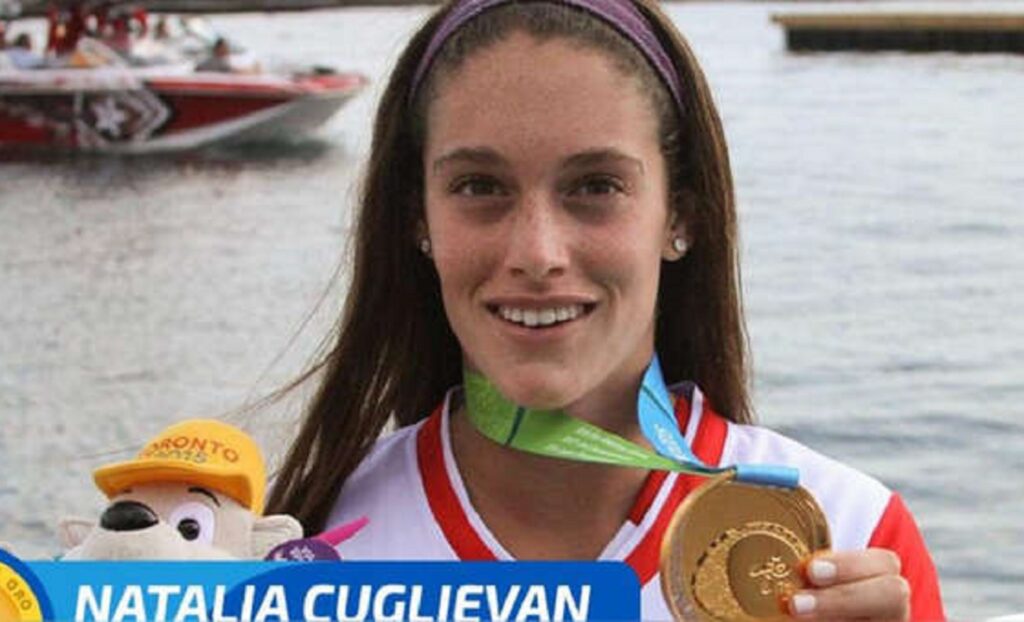 Natalia Cuglievan gana medalla de oro en esquí acuático