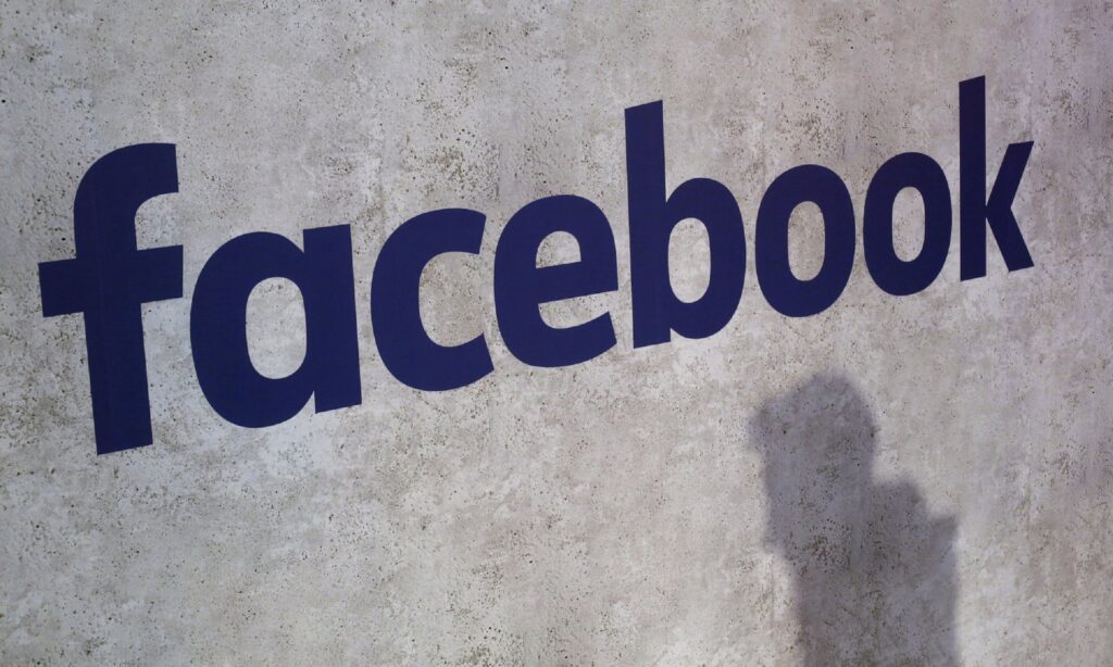 Facebook multado por engañar a sus usuarios