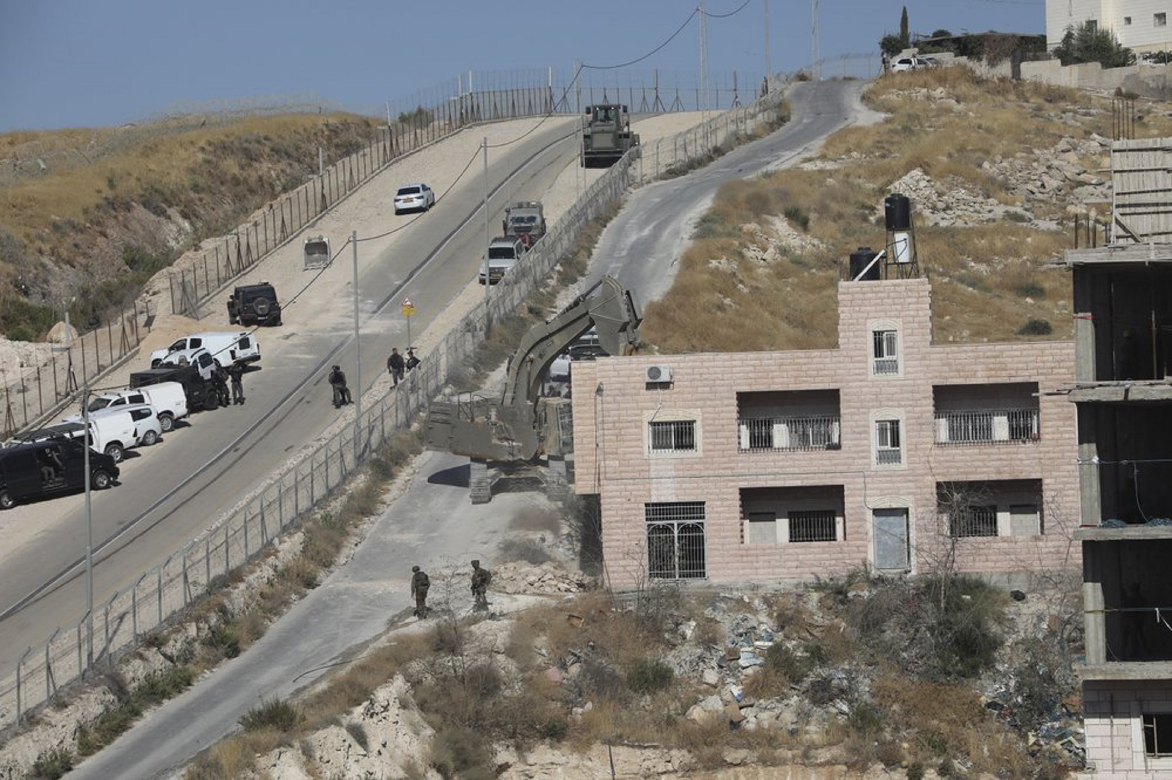 Israelíes demuelen viviendas palestinas en Jerusalén