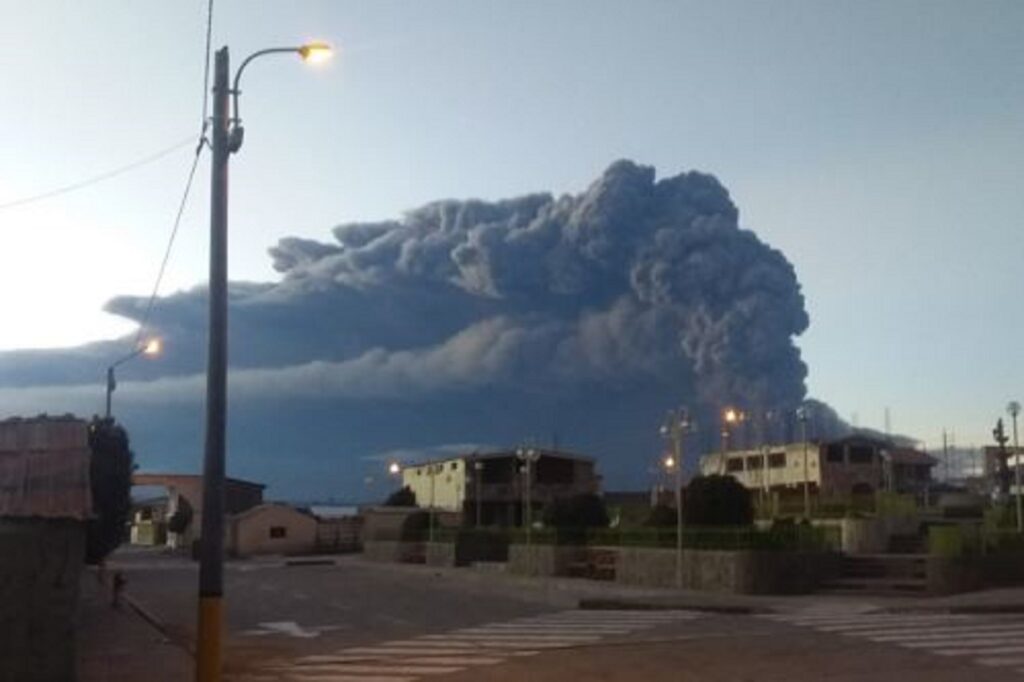 Declaran emergencia en 12 distritos por volcán Ubinas