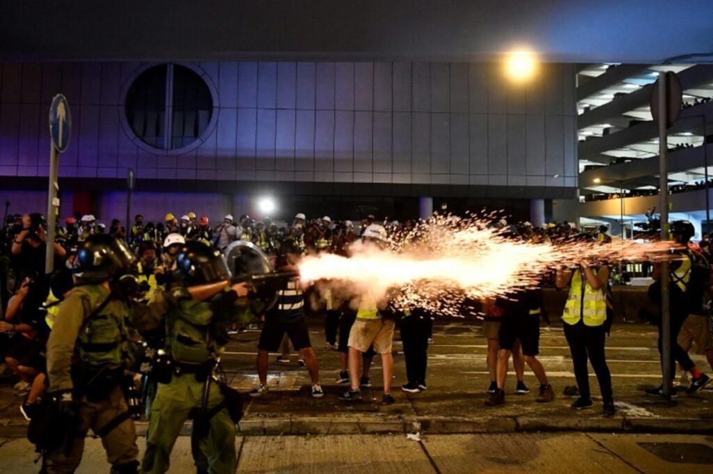 Se agravan agresiones contra manifestantes en Hong Kong